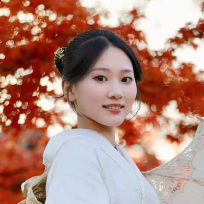 Yuki Tanaka - Chief Kitsukeshi Kimono Dresser at Kanwa Kyoto