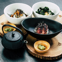 Kyoto food and dining guides — local restaurants, street food, and kaiseki cuisine
